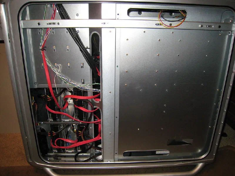 And finally, the other side of the case. And finally, the other side of the case.